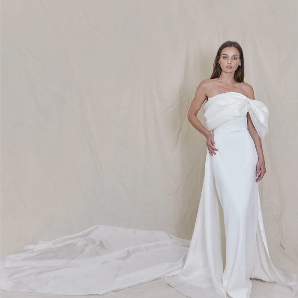 Elegant White Strapless Wedding Dress